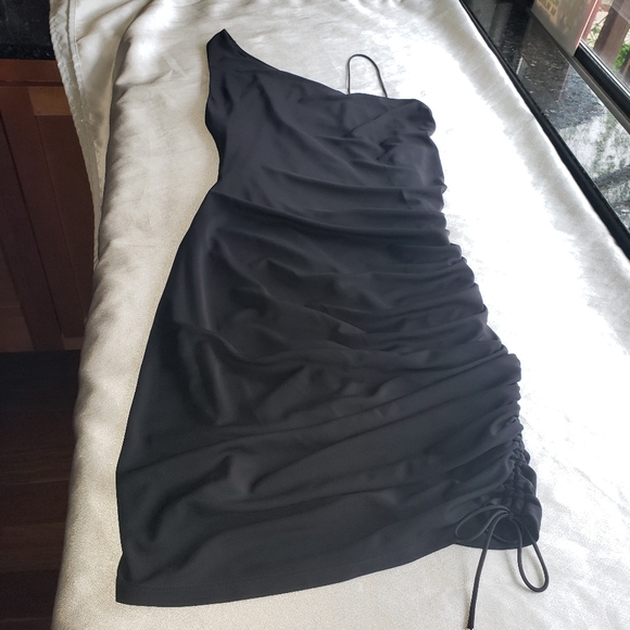 Alice + Olivia  Women's Binnie Asymmetrical Ruched Bodycon Mini Dress Sz 8 - Picture 6 of 9